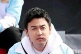 “挑战极限！这位主播勇敢尝试石心辣瓶糖，结果令人捧腹！”