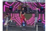 “糖心带来精彩歌唱表演，粉丝们尽情享受音乐盛宴！”