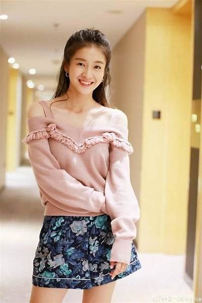 虎牙平台新星主播小桃：她的成长故事与直播魅力是什么？