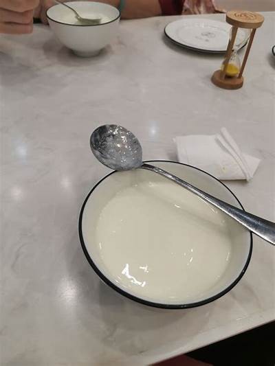 谁是那个吃石心辣瓶糖的主播？了解她的独特挑战与风格！
