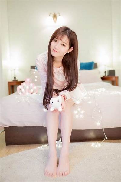 可爱的主播小桃带你体验甜蜜互动和精彩直播作品