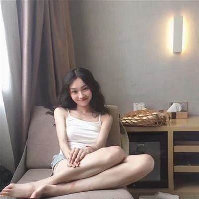 甜美主播头像设计，展现女性魅力与活力的艺术风格