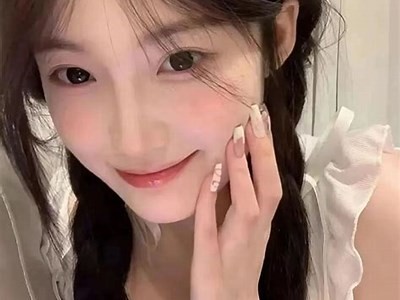 “甜美可爱的女生主播头像设计，展现独特个性与魅力”