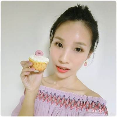可爱主播Chloe的甜美时光：与粉丝分享快乐与梦想