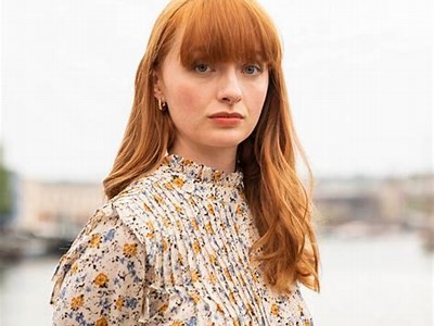 《Chloe：用甜美声音传递快乐的直播女神》