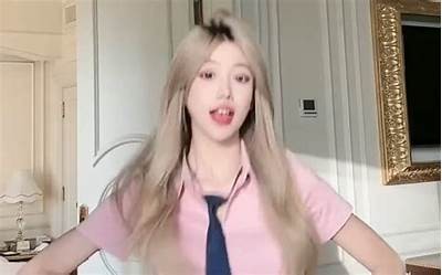 揭秘糖心露脸主播的真实身份与魅力特征！