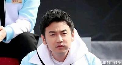 “挑战极限！这位主播勇敢尝试石心辣瓶糖，结果令人捧腹！”