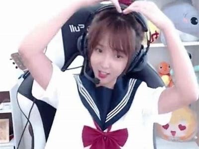 《糖心Vlog：小桃的欢乐生活日常分享》