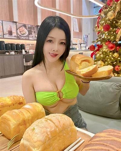 《甜美主播小桃的直播日常与互动魅力》