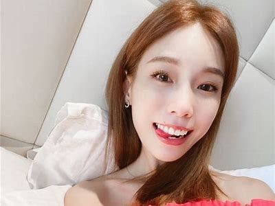 甜美主播糖心，直播分享生活点滴与游戏乐趣