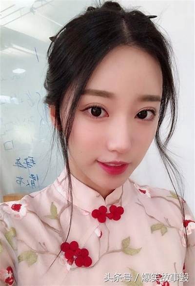 甜美风格的魅力主播，颜值与才华并存！