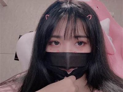 《甜美主播多款口罩时尚搭配效果展示》