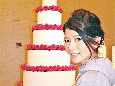 《梦幻婚纱秀：糖心主播的优雅婚礼造型大合集》