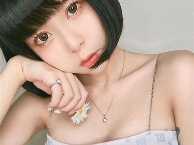 甜蜜瞬间：一颗糖在直播间的温馨分享与互动