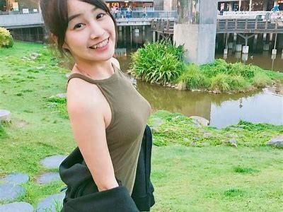 甜美主播糖心小虎牙的靓丽照片分享与风格展示