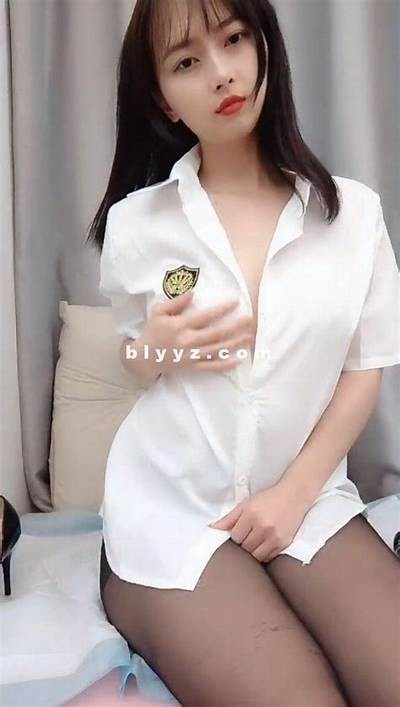 甜美主播激情直播，精彩互动引发观众热潮！