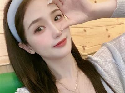 甜美奶油主播，带你领略温馨的糖心时光与美味分享