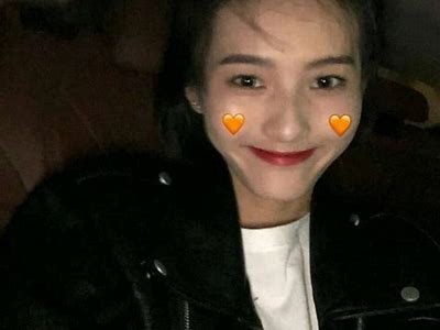 甜美主播头像设计，展现女性魅力与活力的艺术风格